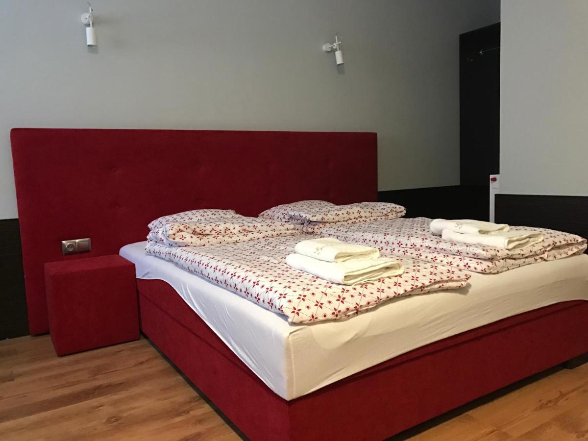 Gosciniec Krepa Hotel Lipsko Exterior photo